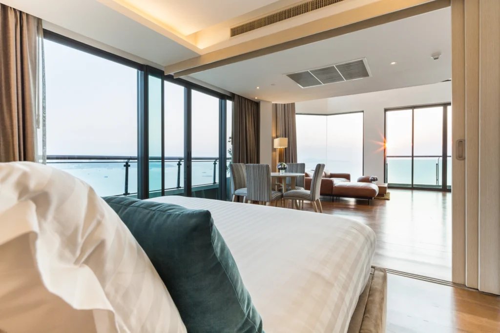 Официальный интерьер люкса Dara Suite в отеле Cape Dara Resort Pattaya