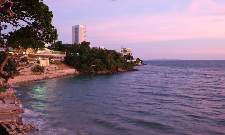 Cape Dara Resort Pattaya 5*: инфинити-бассейны на мысе, панорама залива и цены 2026/2027