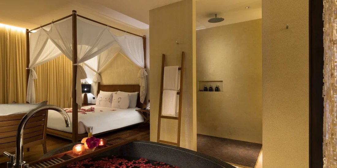 Официальный интерьер номера Sea View XL в отеле Hansar Samui Resort