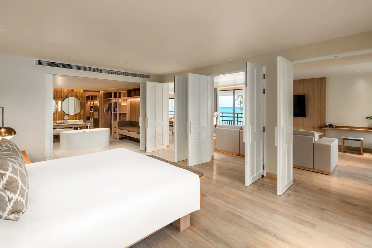 Официальный интерьер Ocean View Suite в отеле SAii Laguna Phuket