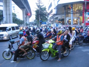 buying-used-scooter-car-thailand-green-book