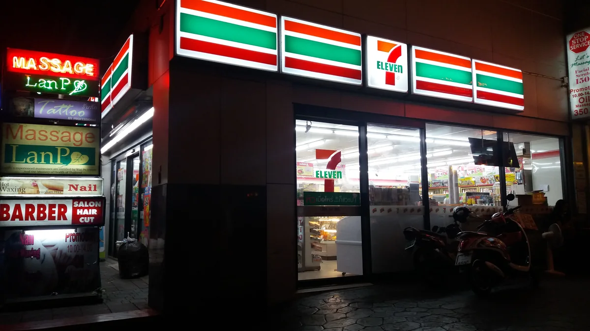 Магазин 7-Eleven в Бангкоке где работает оплата через приложение TrueMoney Wallet